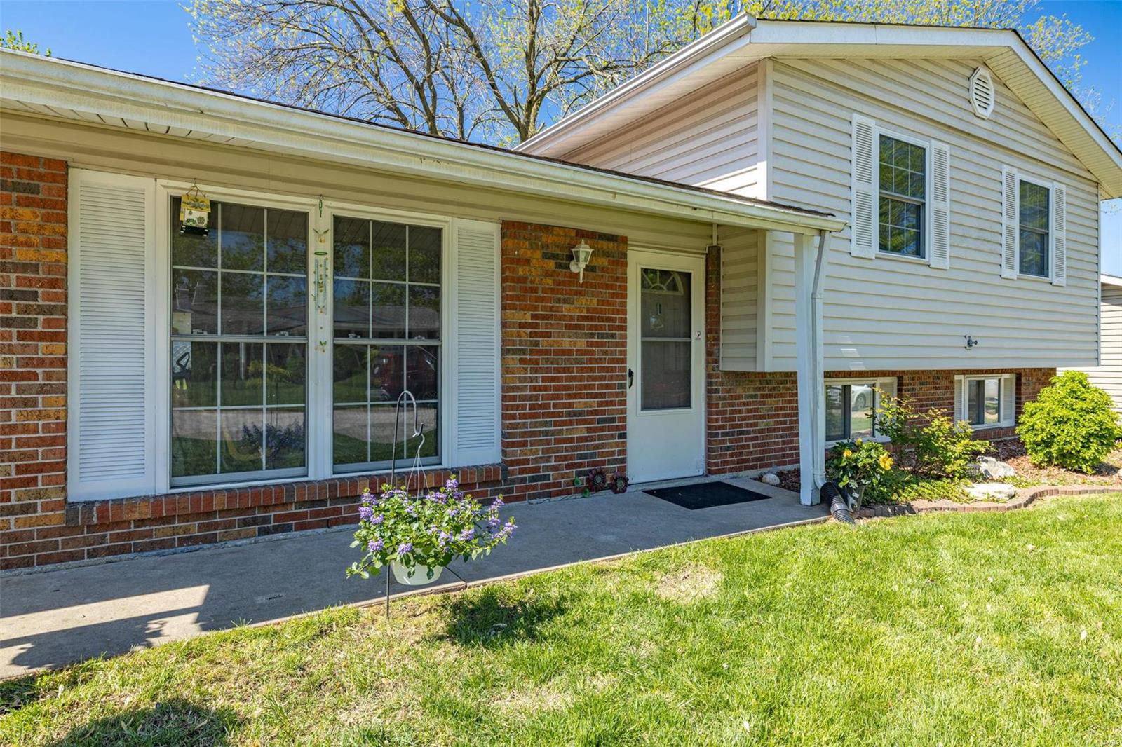 70 Country Hill Road St. Peters, MO 63376 - Photo 2 of 27