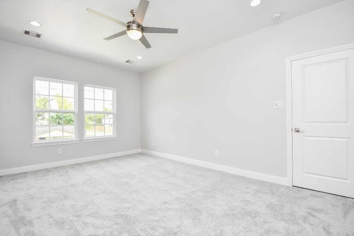8336 Fountain Street Houston, TX 77051 - Photo 22 of 34 an empty room with windows and fan