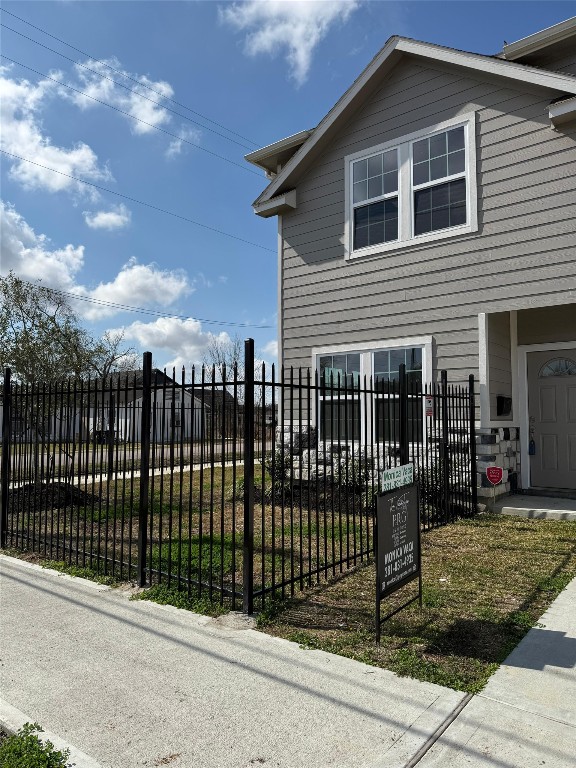 8336 Fountain Street Houston, TX 77051 - Photo 33 of 34 a view of a house with a street view