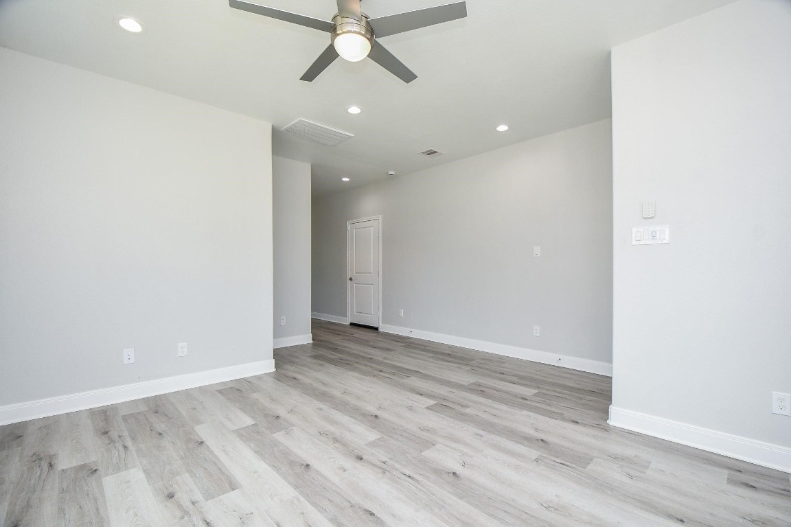 8336 Fountain Street Houston, TX 77051 - Photo 5 of 34 an empty room with wooden floor and windows