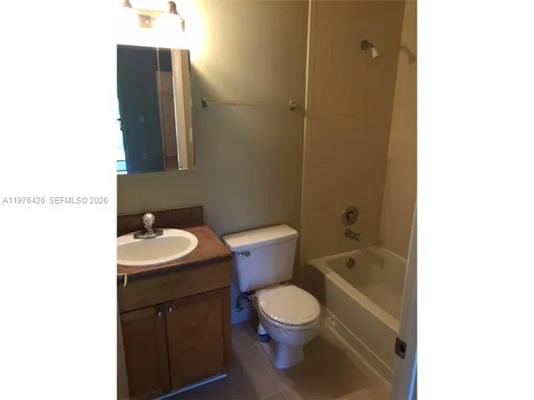 $1,900 | 216 Meadows Circle, Unit 216, Boynton Beach, FL 33436