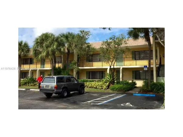 $1,900 | 216 Meadows Circle, Unit 216, Boynton Beach, FL 33436