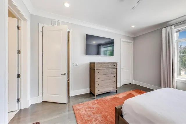 $635,000 | 5748 North Hermitage Avenue, Unit 206, Chicago, IL 60660