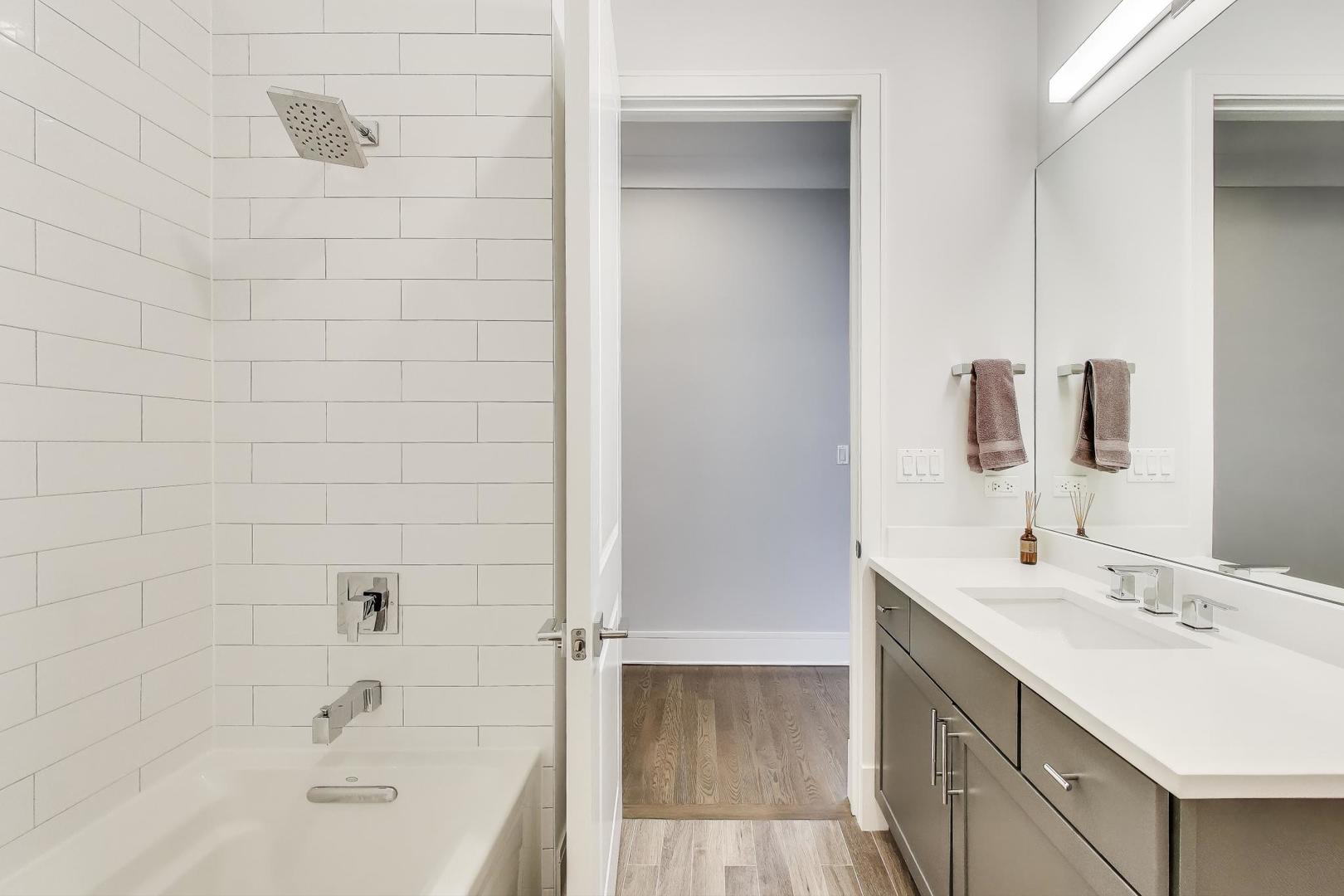 5748 North Hermitage Avenue, Unit 206 Chicago, IL 60660 - Photo 18 of 19 a bathroom with a sink and a bathtub