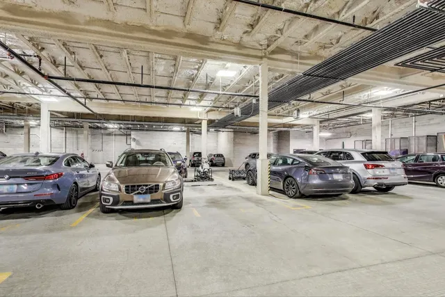 $635,000 | 5748 North Hermitage Avenue, Unit 206, Chicago, IL 60660