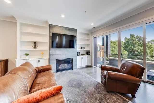 $635,000 | 5748 North Hermitage Avenue, Unit 206, Chicago, IL 60660