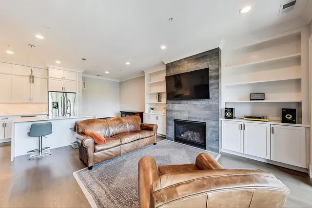 $635,000 | 5748 North Hermitage Avenue, Unit 206, Chicago, IL 60660