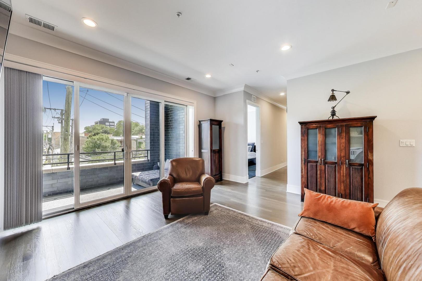 5748 North Hermitage Avenue, Unit 206 Chicago, IL 60660 - Photo 7 of 19 a living room with furniture and a large window