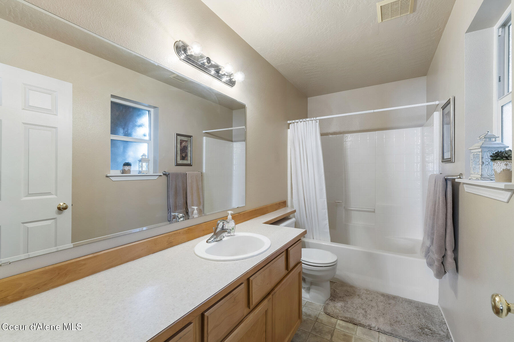 5377 Steamboat Bend Post Falls, ID 83854 - Photo 19 of 43 5377-E-Steamboat-Bend-1068