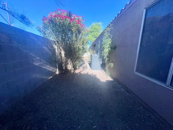 $2,195 | 7052 East Keats Avenue, Mesa, AZ 85209