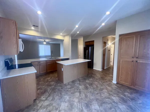 $2,195 | 7052 East Keats Avenue, Mesa, AZ 85209