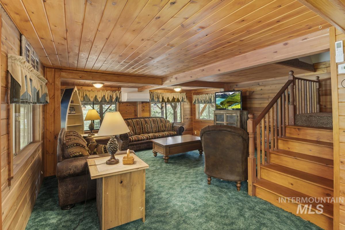 567 West Mountain Road Cascade, ID 83611 - Photo 12 of 32