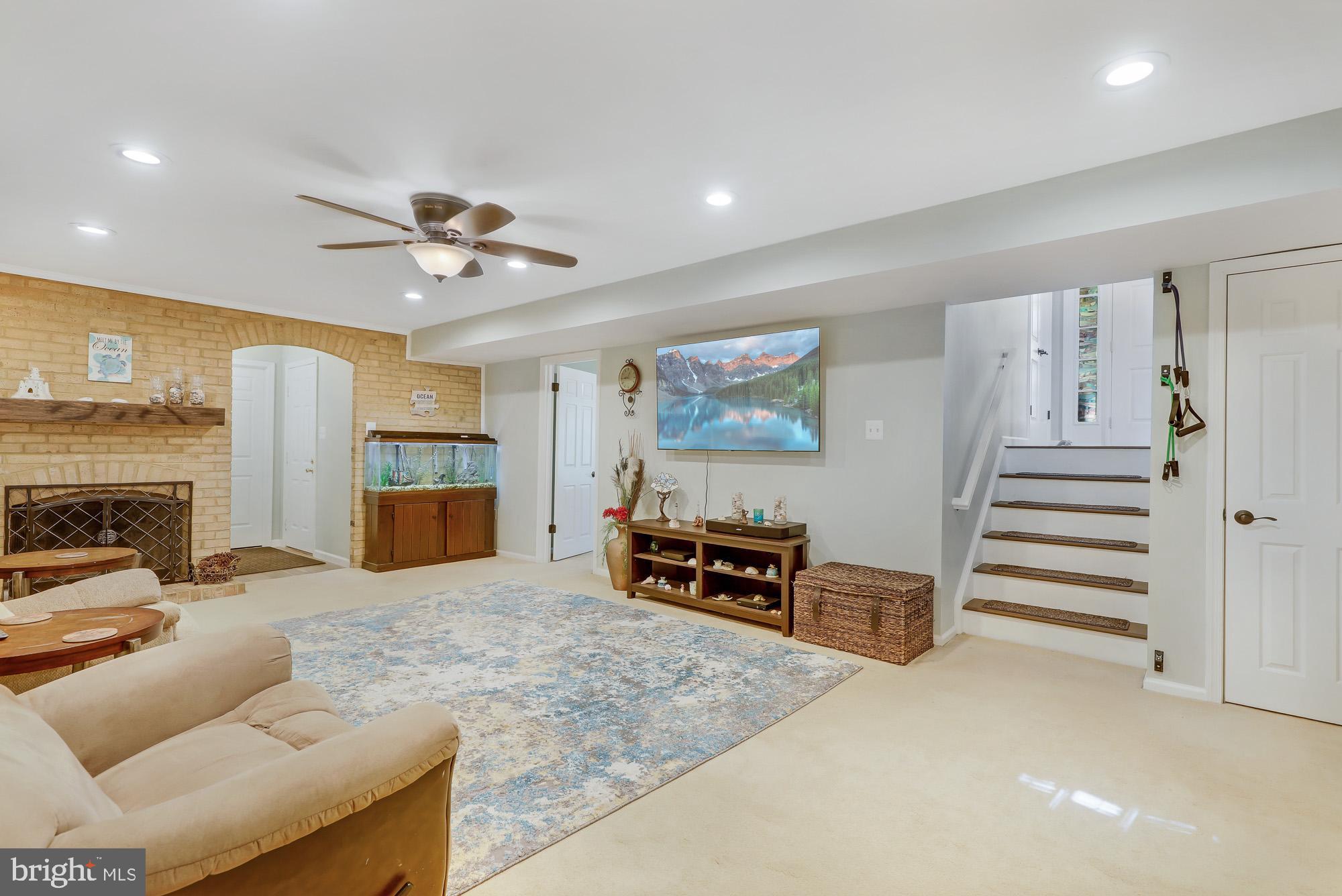 108 Country Road Sterling, VA 20165 - Photo 21 of 32 Gallery Image 21