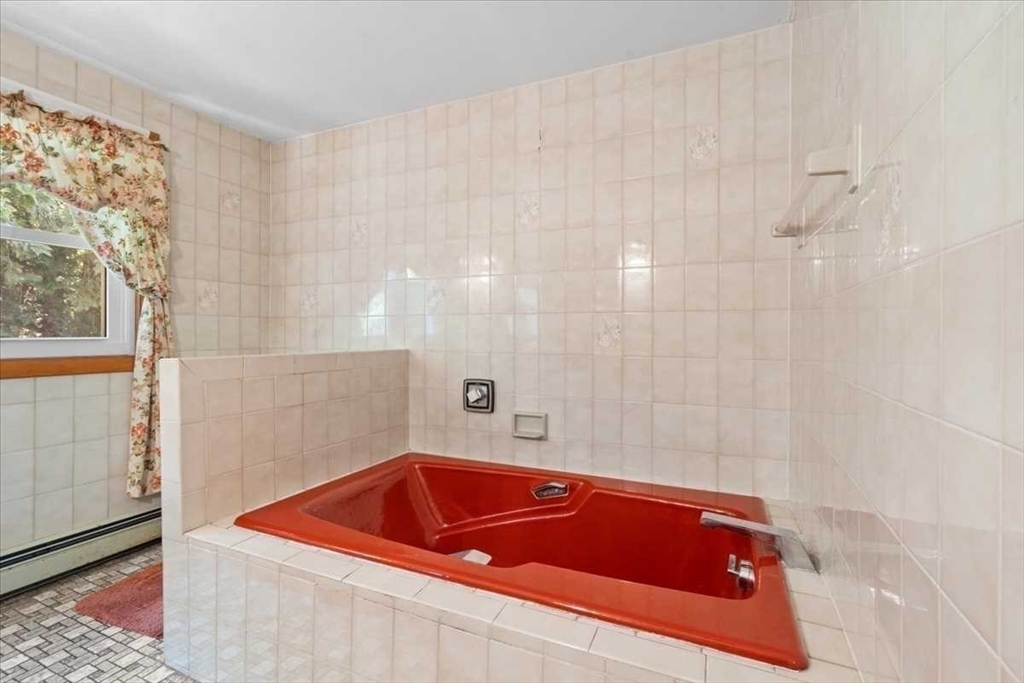 11 Pocono Road Worcester, MA 01605 - Photo 15 of 32