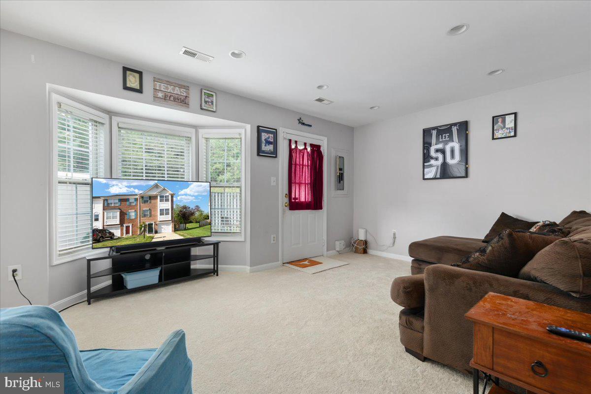 8448 Tackhouse Loop Gainesville, VA 20155 - Photo 5 of 39