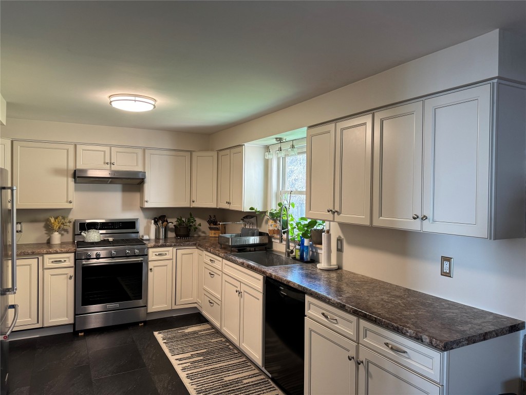 39 Savitch Road Binghamton, NY 13901 - Photo 4 of 27 Gallery Image 4