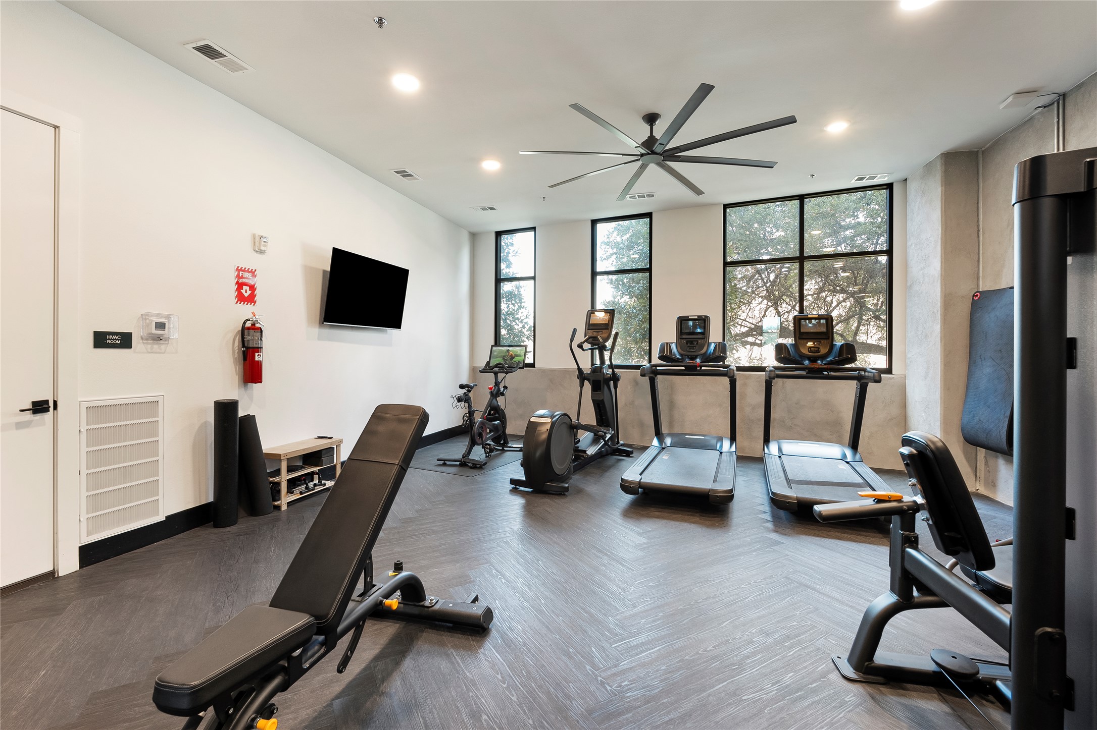 2500 Longview Street, Unit 400 Austin, TX 78705 - Photo 13 of 14 a view of a room with gym equipment