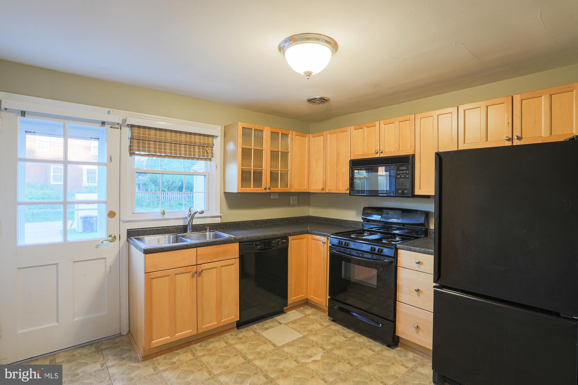 8600 Pleasant Plains Road Baltimore, MD 21286 - Photo 13 of 39