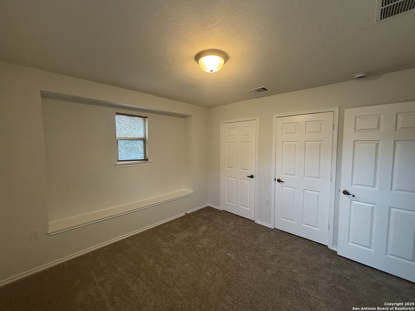 7370 Azalea Square San Antonio, TX 78218 - Photo 31 of 38 a view of an empty room