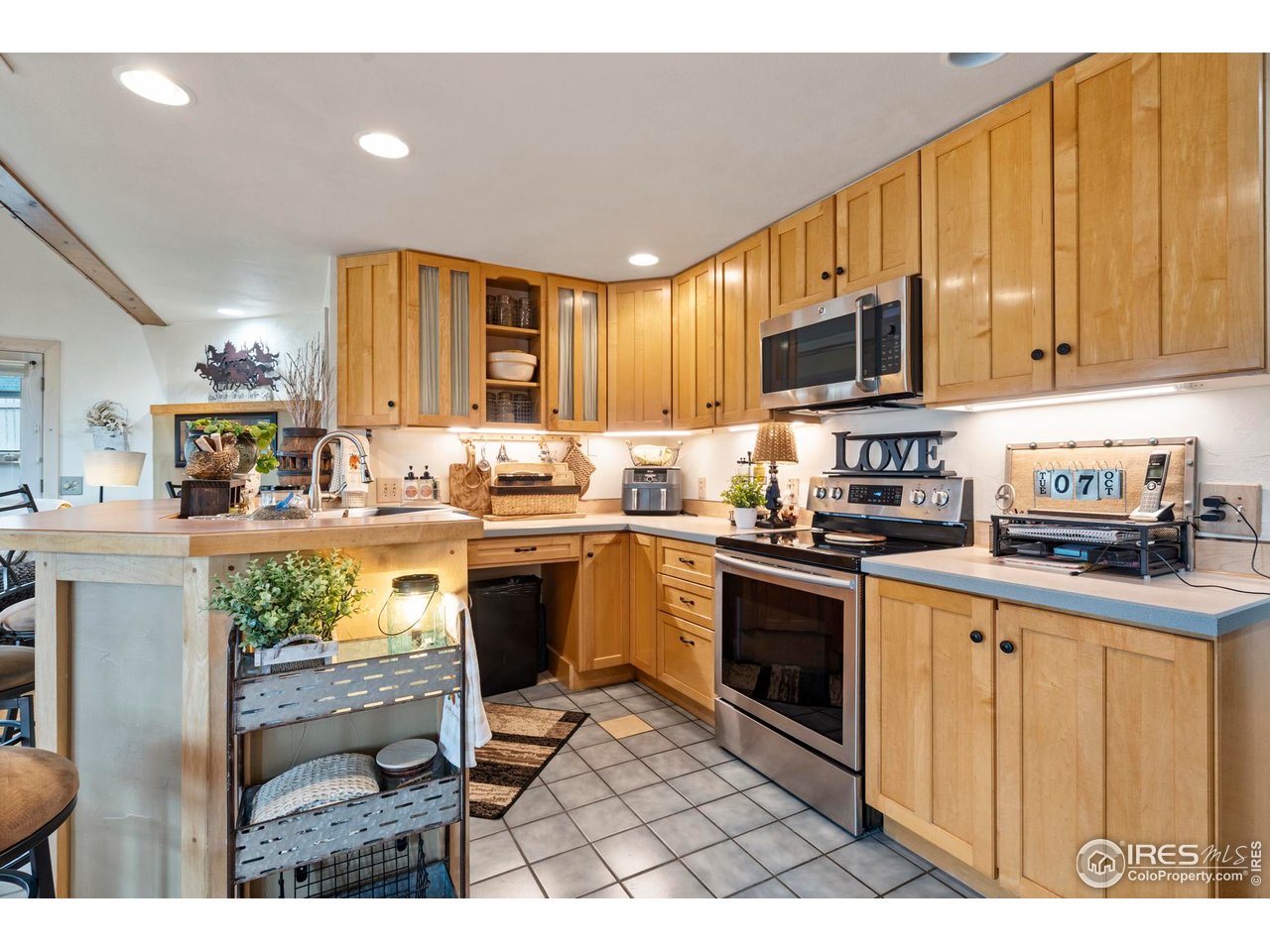 123 Mohawk Road Lyons, CO 80540 - Photo 7 of 35 Kitchen is the heart of the home!