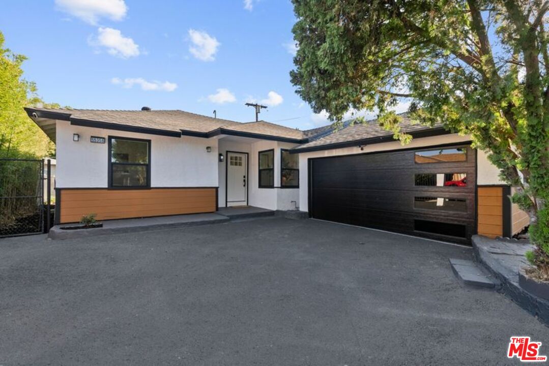a view of a house with a garage