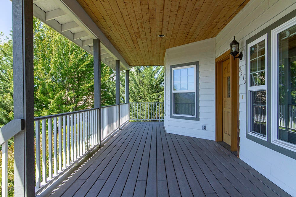 2315 Northeast Scoville Road Grants Pass, OR 97526 - Photo 9 of 53 Front Porch
