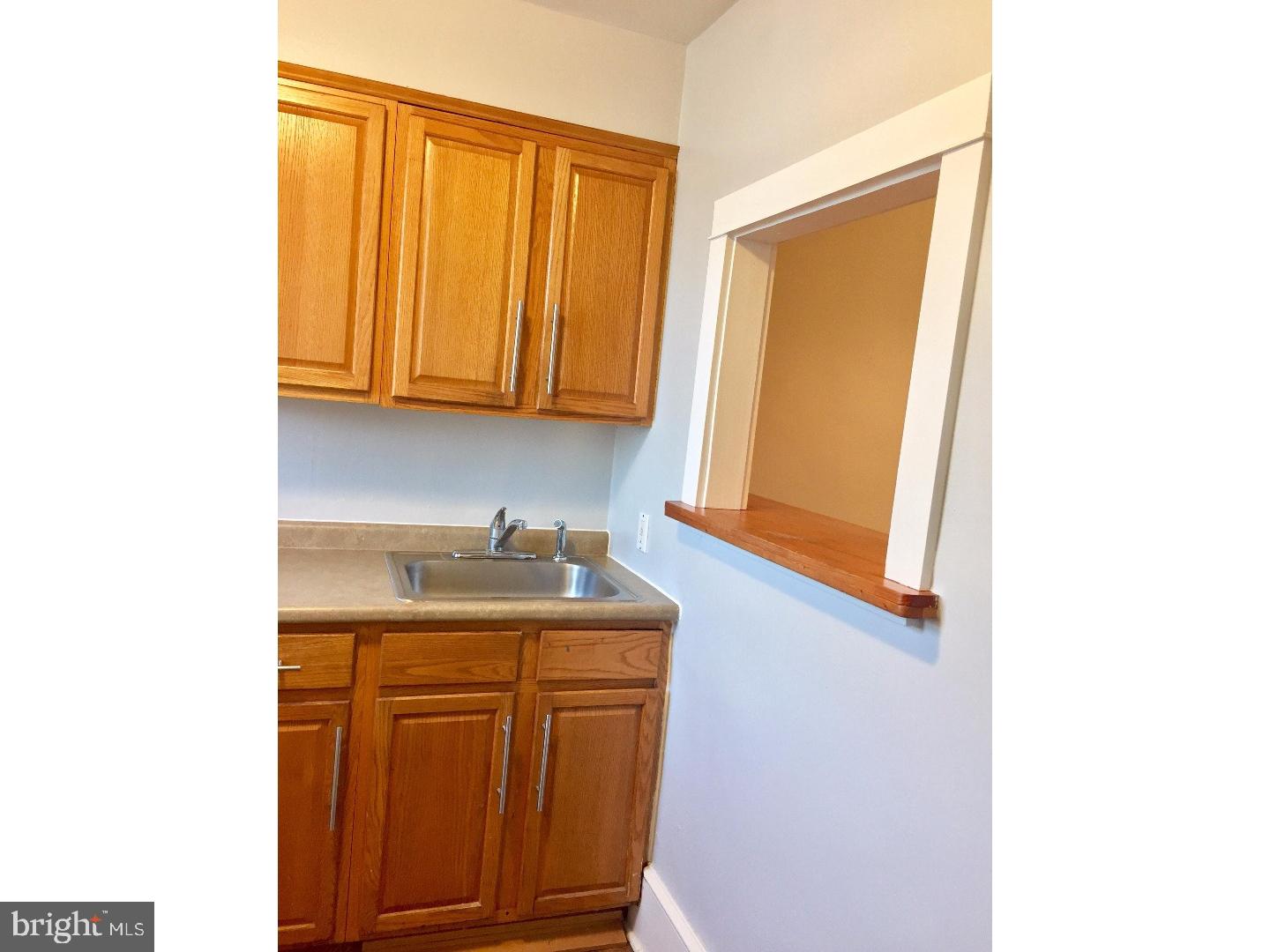 421 Woodcliffe Road Upper Darby, PA 19082 - Photo 4 of 12
