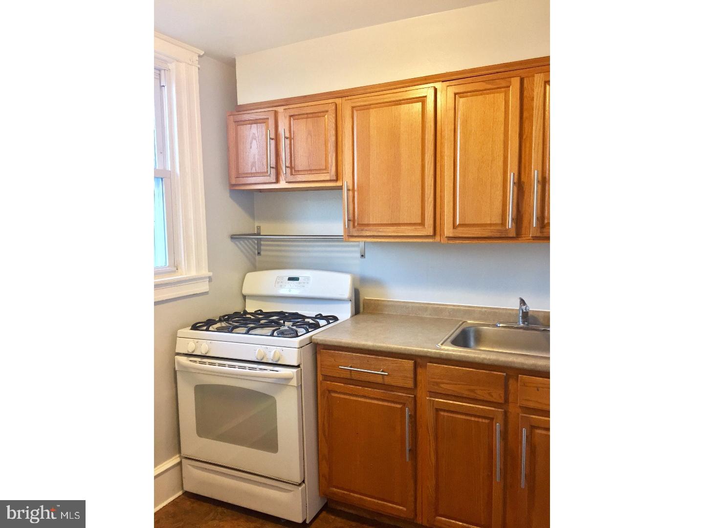 421 Woodcliffe Road Upper Darby, PA 19082 - Photo 5 of 12