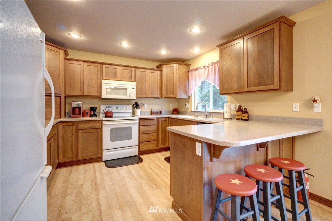 8446 169th Lane Southwest Rochester, WA 98579 - Photo 9 of 21
