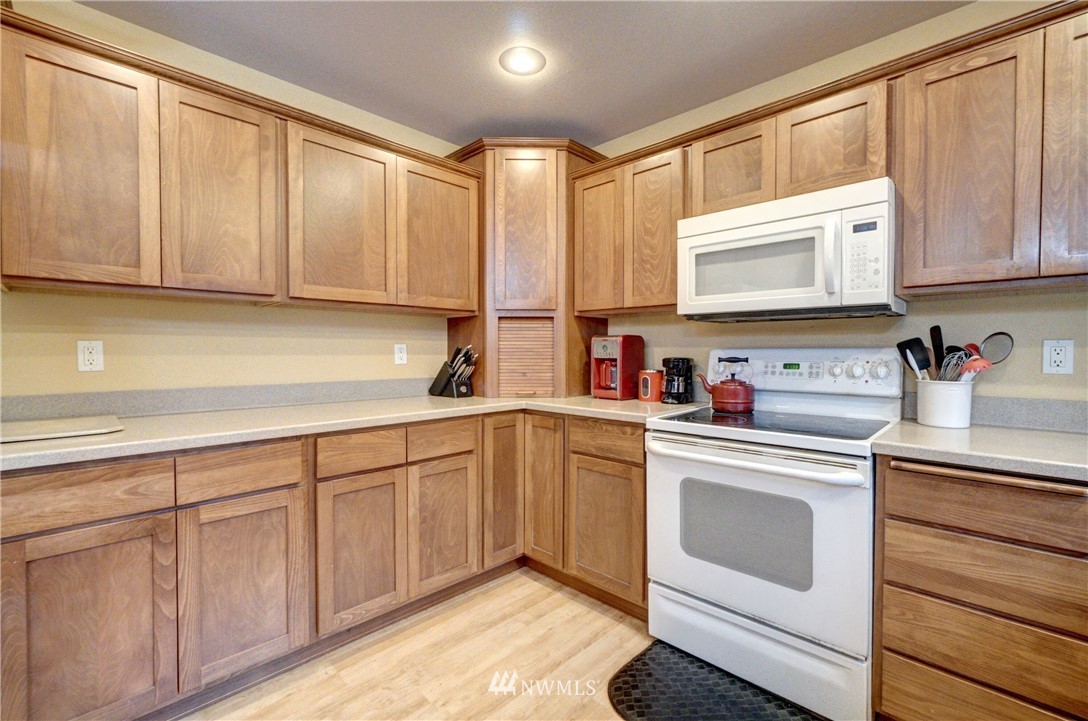 8446 169th Lane Southwest Rochester, WA 98579 - Photo 10 of 21