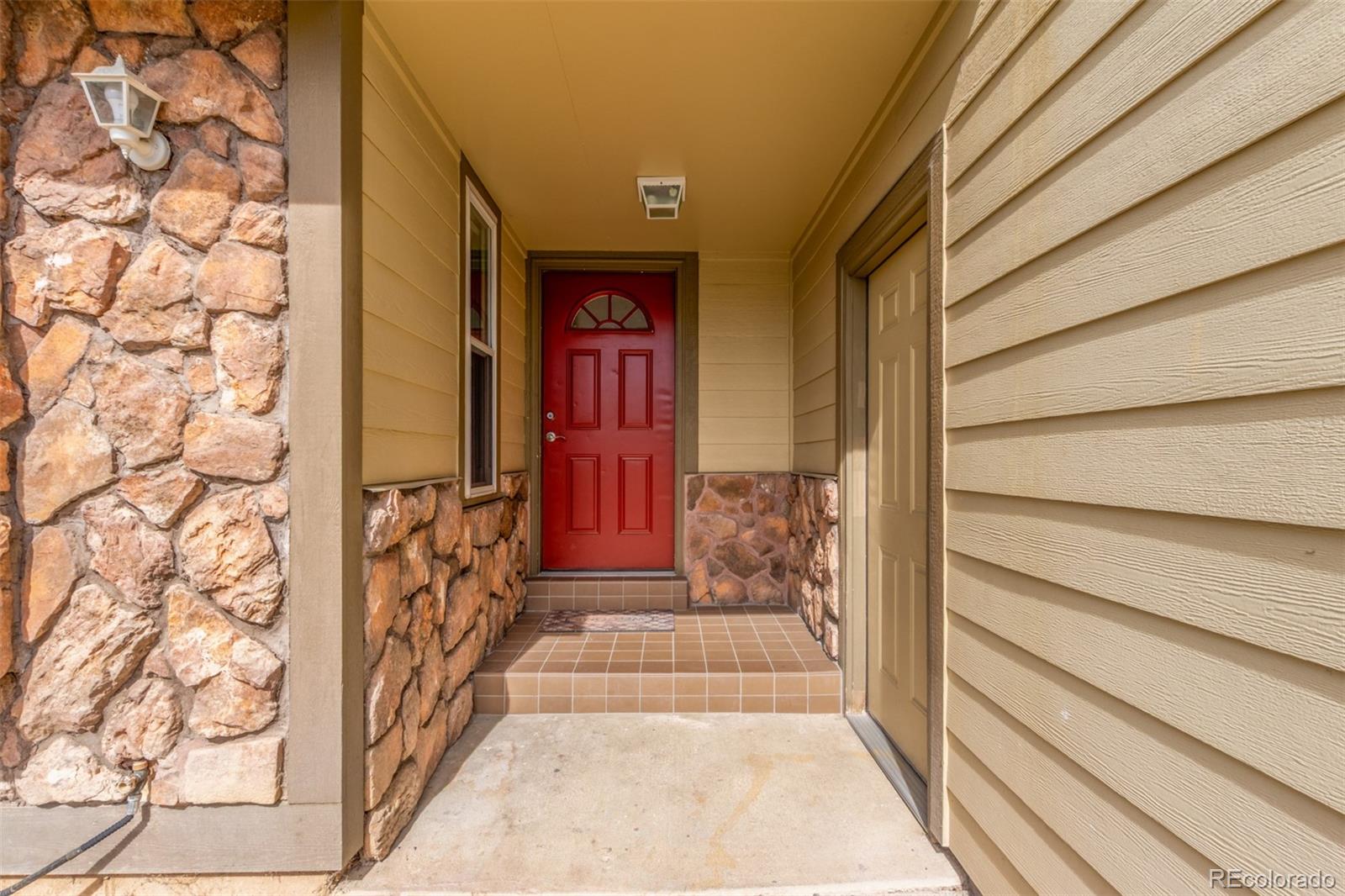 5105 Chandler Way Denver, CO 80239 - Photo 4 of 32 a entryway with a flower garden