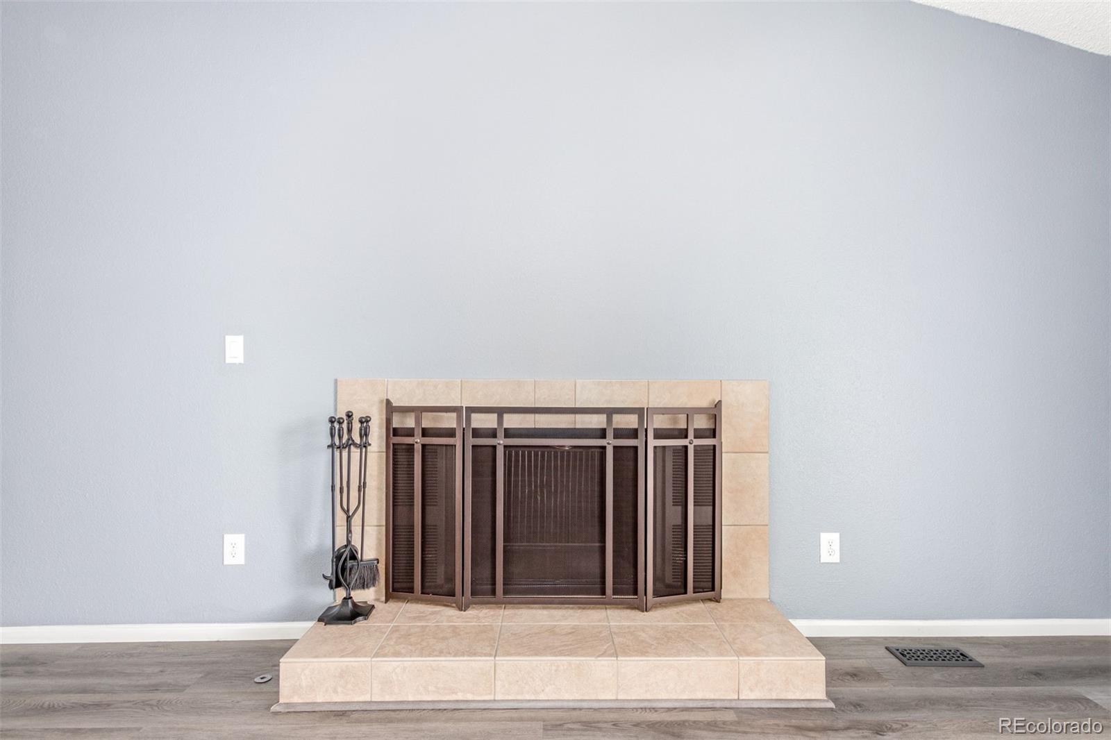 5105 Chandler Way Denver, CO 80239 - Photo 6 of 32 a view of entryway