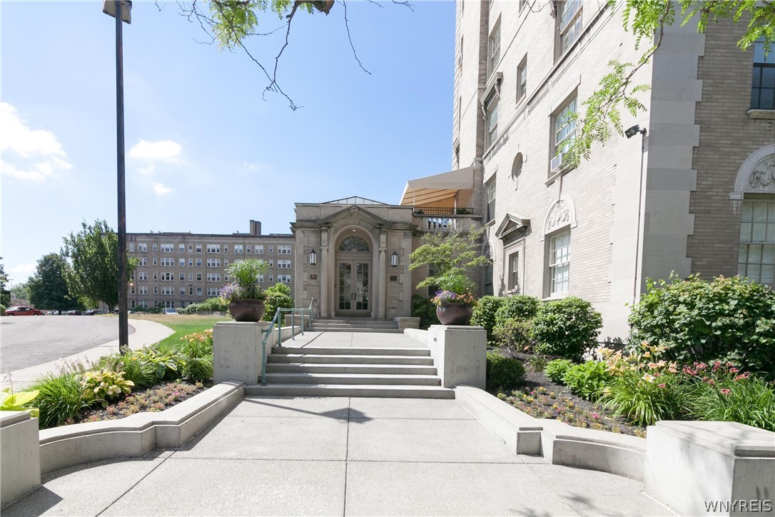 33 Gates Circle, Unit 7D Buffalo, NY 14222 - Photo 2 of 50
