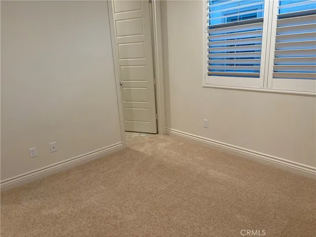 a entryway view with outdoor space