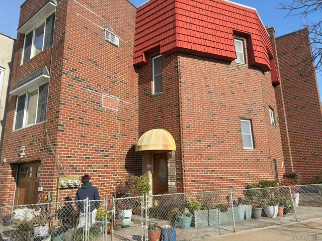 $2,500 | 69-25 69th Place | Maspeth