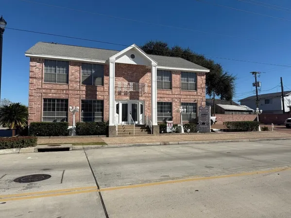 $1,295 | 2302 45th Street, Galveston, TX 77550