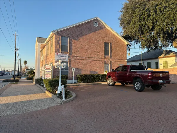 $1,295 | 2302 45th Street, Galveston, TX 77550