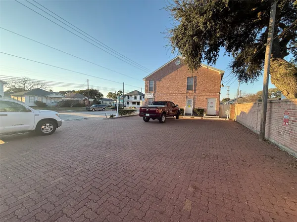 $1,295 | 2302 45th Street, Galveston, TX 77550