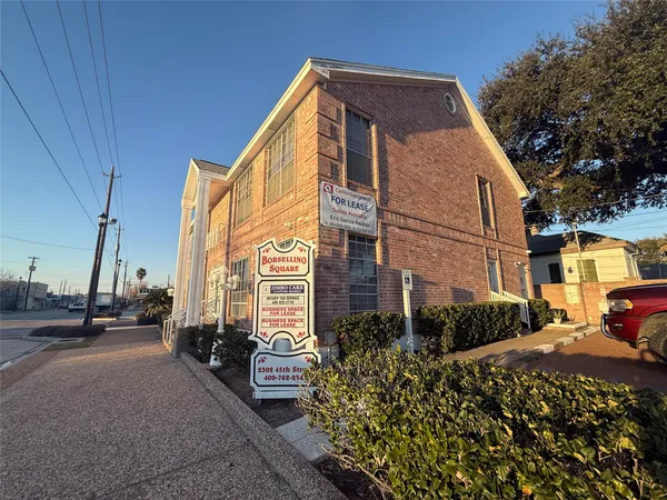 $1,295 | 2302 45th Street, Galveston, TX 77550