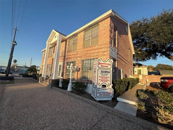 $1,295 | 2302 45th Street, Galveston, TX 77550