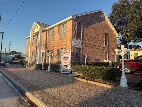 $1,295 | 2302 45th Street, Galveston, TX 77550