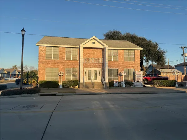 $1,295 | 2302 45th Street, Galveston, TX 77550