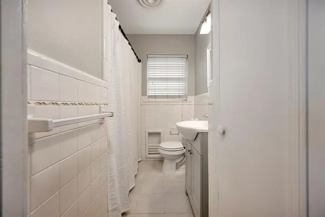 $319,500 | 2509 Wayside Avenue, Fort Worth, TX 76110