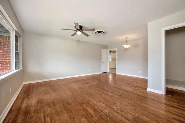 $274,900 | 2509 Wayside Avenue, Fort Worth, TX 76110