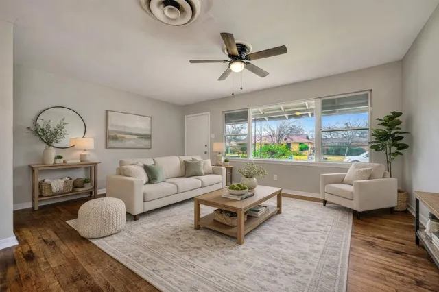 $319,500 | 2509 Wayside Avenue, Fort Worth, TX 76110