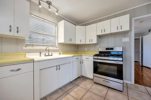$274,900 | 2509 Wayside Avenue, Fort Worth, TX 76110