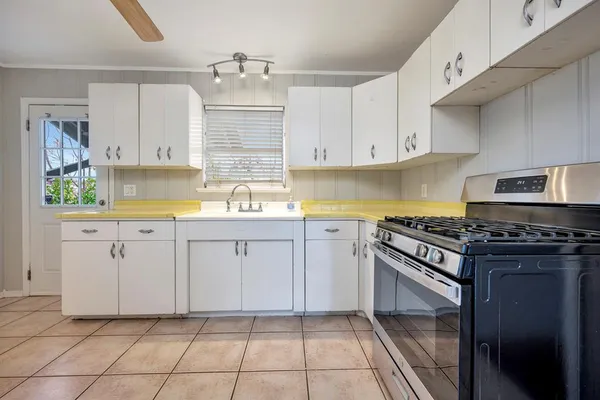 $274,900 | 2509 Wayside Avenue, Fort Worth, TX 76110