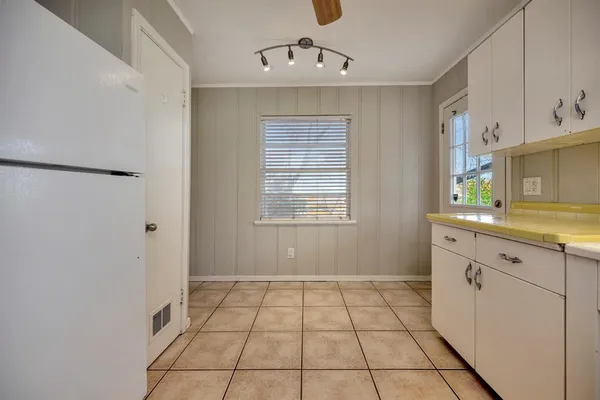 $274,900 | 2509 Wayside Avenue, Fort Worth, TX 76110