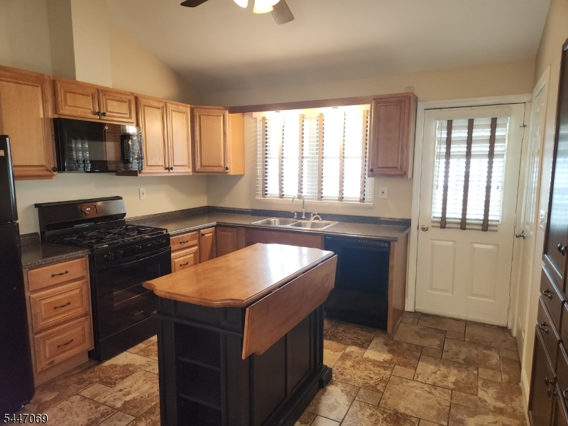 112 Brentwood Road Raritan, NJ 08869 - Photo 7 of 18