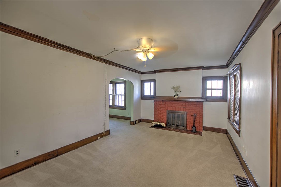 435 North Summit Avenue Decatur, IL 62522 - Photo 10 of 33 a view of a livingroom with a window